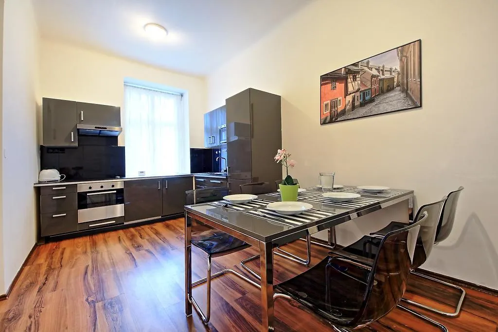 Belehradska Apartment  Prag